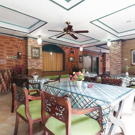 Hotel Alamanda Джакарта Экстерьер фото