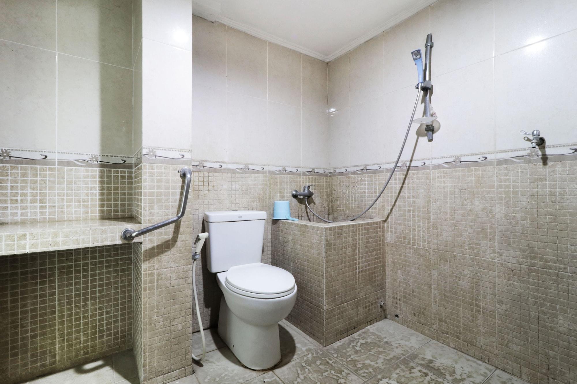 Hotel Alamanda Джакарта Экстерьер фото