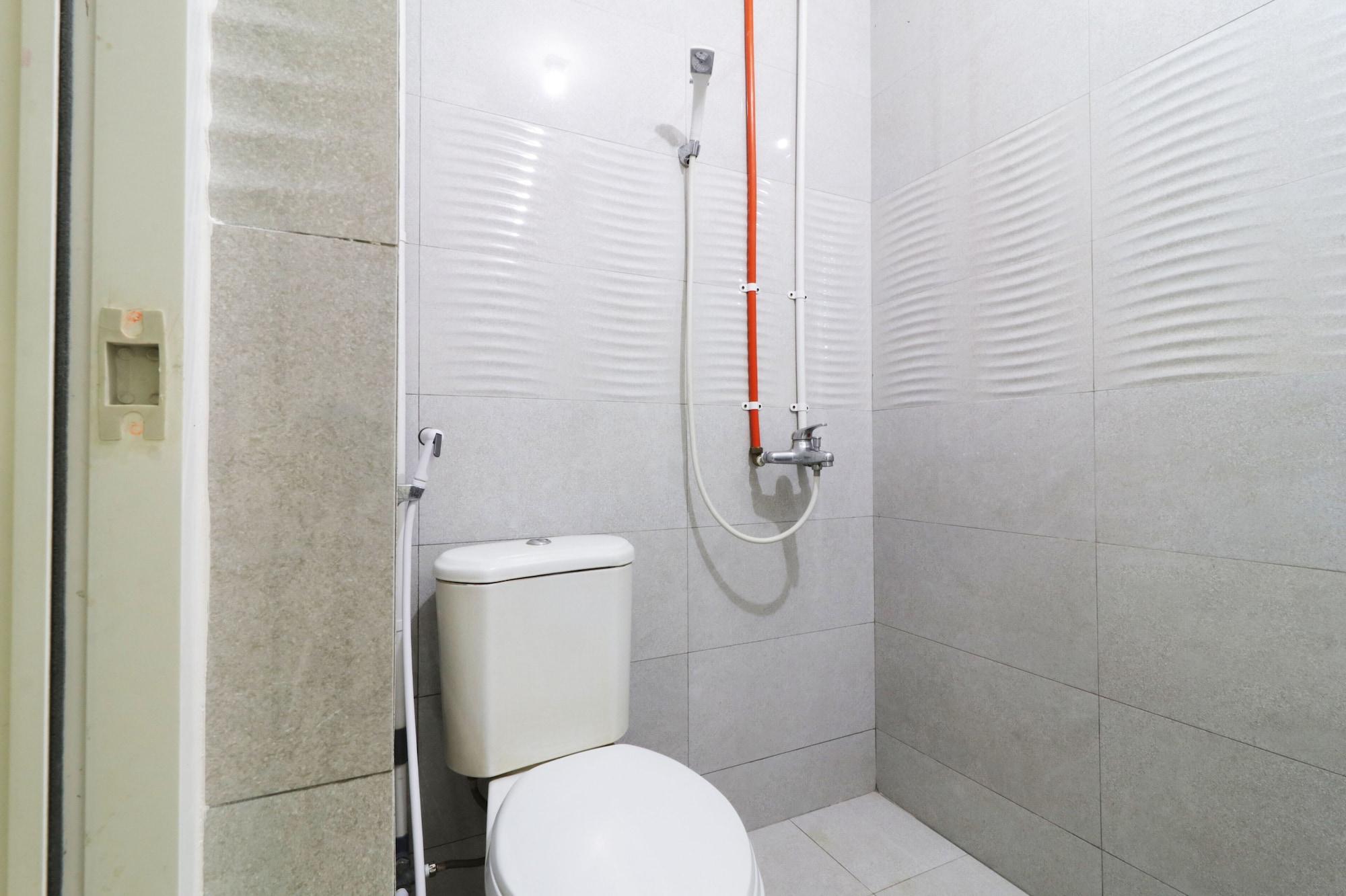 Hotel Alamanda Джакарта Экстерьер фото