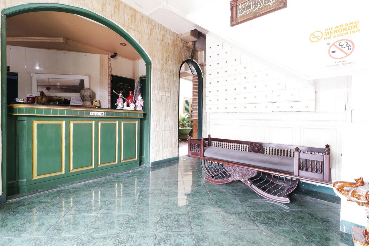 Hotel Alamanda Джакарта Экстерьер фото